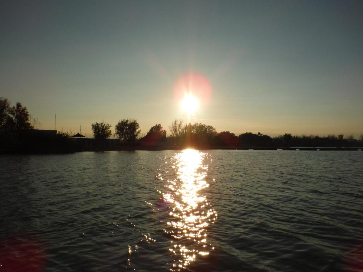 Pfahlbau Sunset I Toplage Elektroboot Inklusive Rust Εξωτερικό φωτογραφία