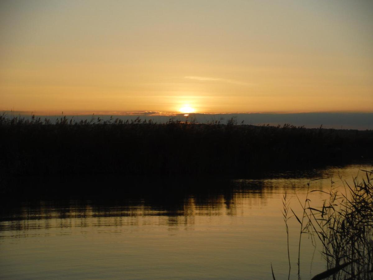 Pfahlbau Sunset I Toplage Elektroboot Inklusive Rust Εξωτερικό φωτογραφία