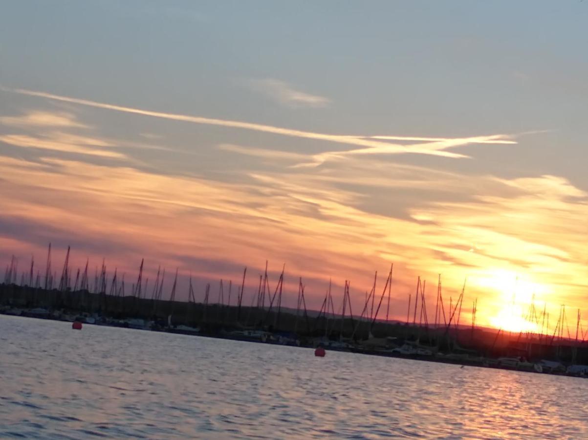 Pfahlbau Sunset I Toplage Elektroboot Inklusive Rust Εξωτερικό φωτογραφία