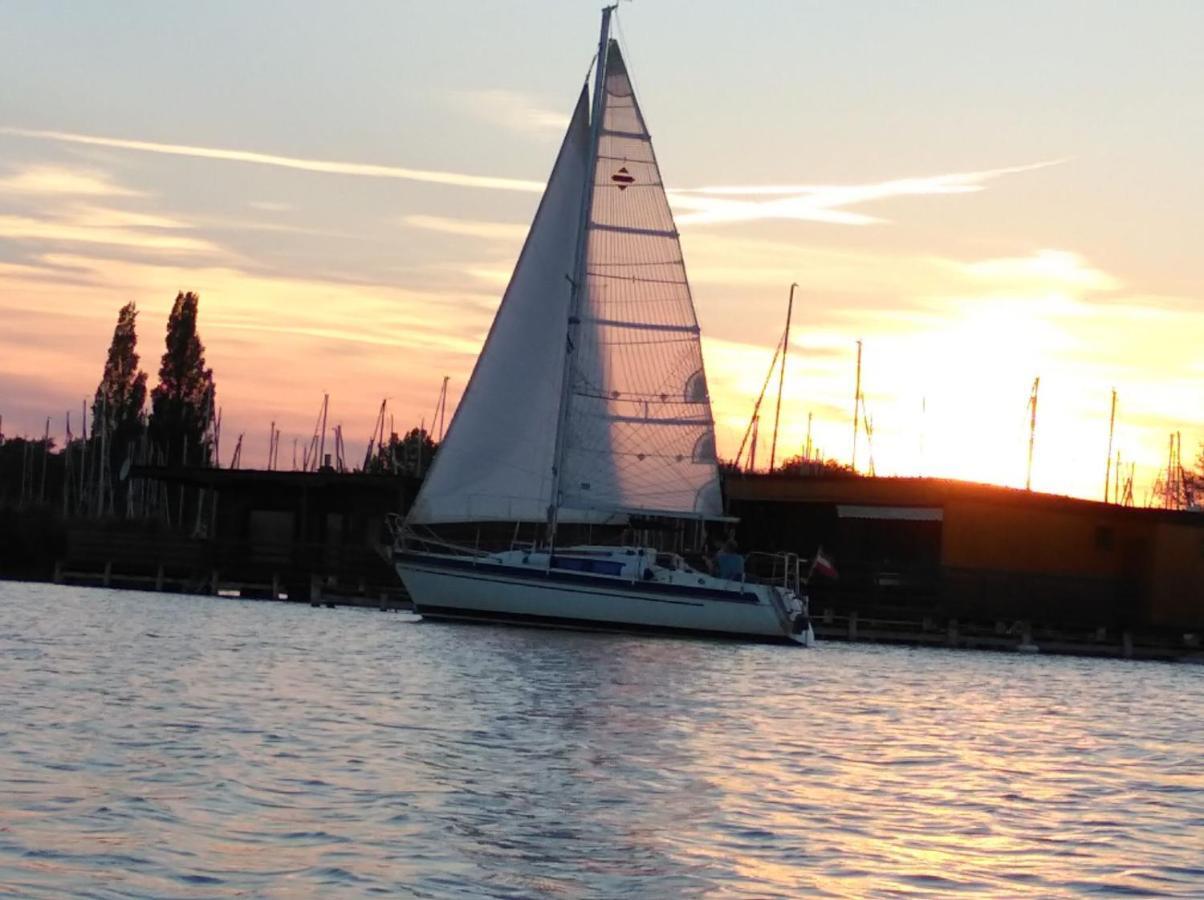 Pfahlbau Sunset I Toplage Elektroboot Inklusive Rust Εξωτερικό φωτογραφία