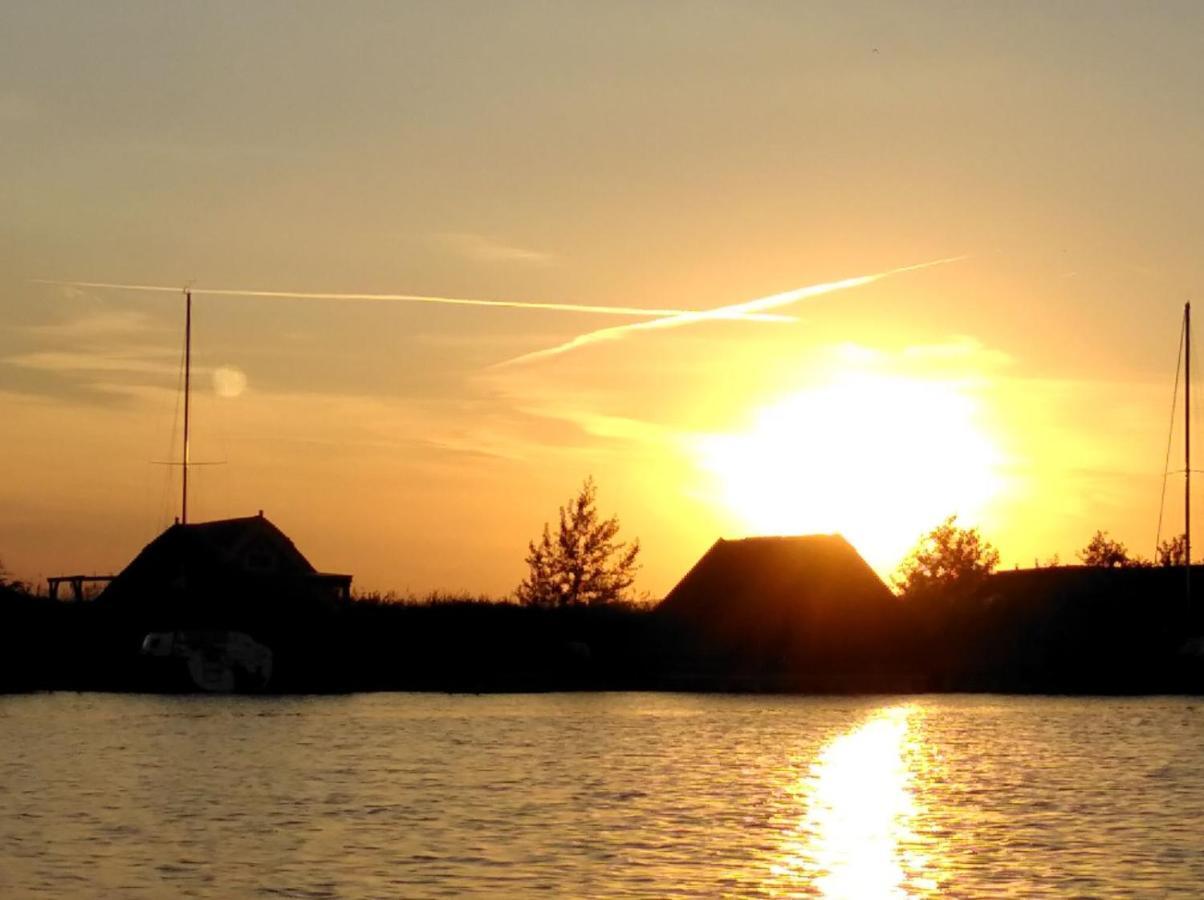 Pfahlbau Sunset I Toplage Elektroboot Inklusive Rust Εξωτερικό φωτογραφία